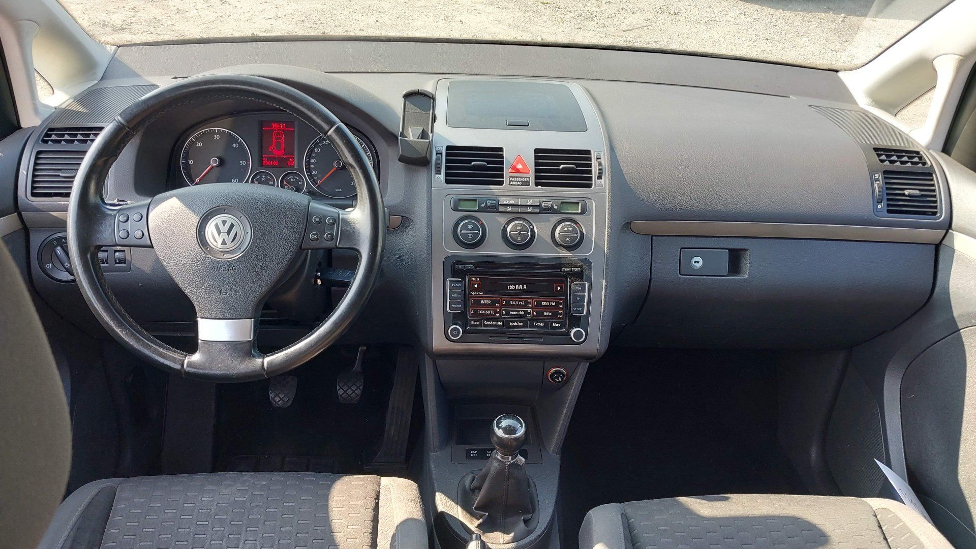 Volkswagen Touran, 2.0 Tdi 8/2008 BUFÍK, STŘ.OKNO - fotka 4