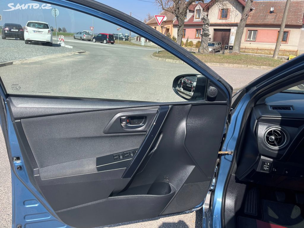 Toyota Auris, fotka 8