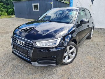 1,0 TFSi  LED světla, NAVI,