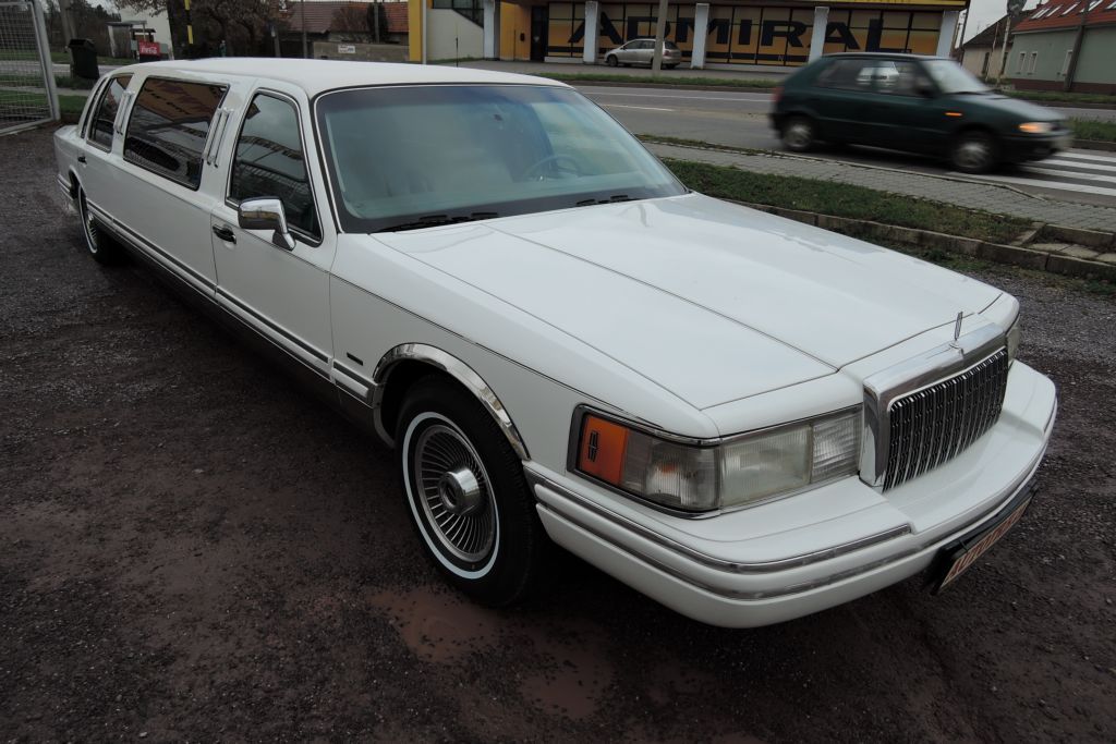 Lincoln Town Car, 4,6 Limuzína 7.m Pronájem - fotka 2