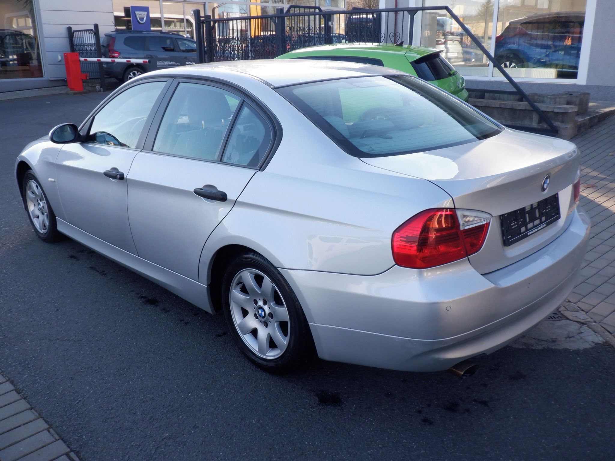 BMW Řada 3, 2.0i - fotka 6