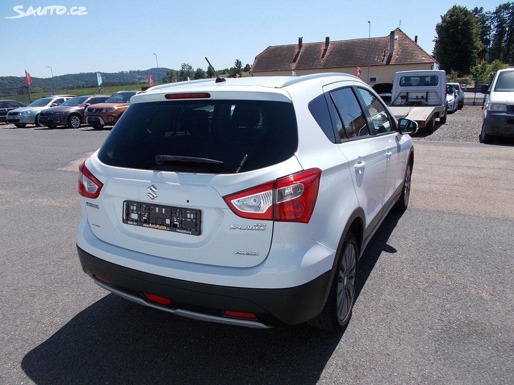 Suzuki SX4 S-Cross, 1,6 88kW, 4X4 - fotka 5