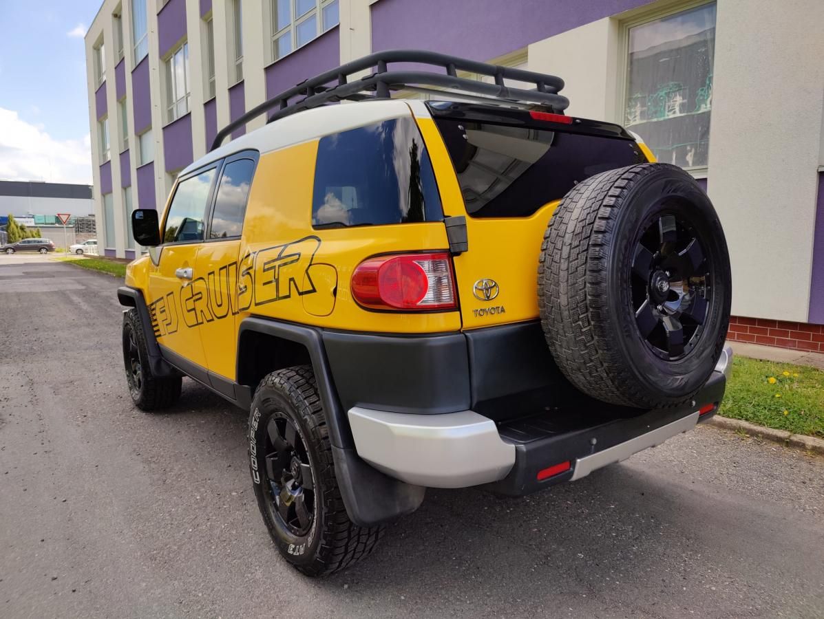 Toyota FJ Cruiser, Cruiser 4,0 VVT-i V6 4WD - fotka 3