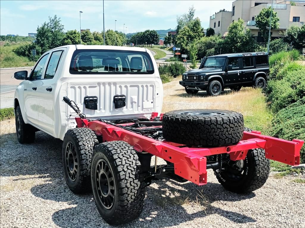 Toyota Hilux, 6x6  2,4D-4D 6MT Live 6x6 - fotka 5