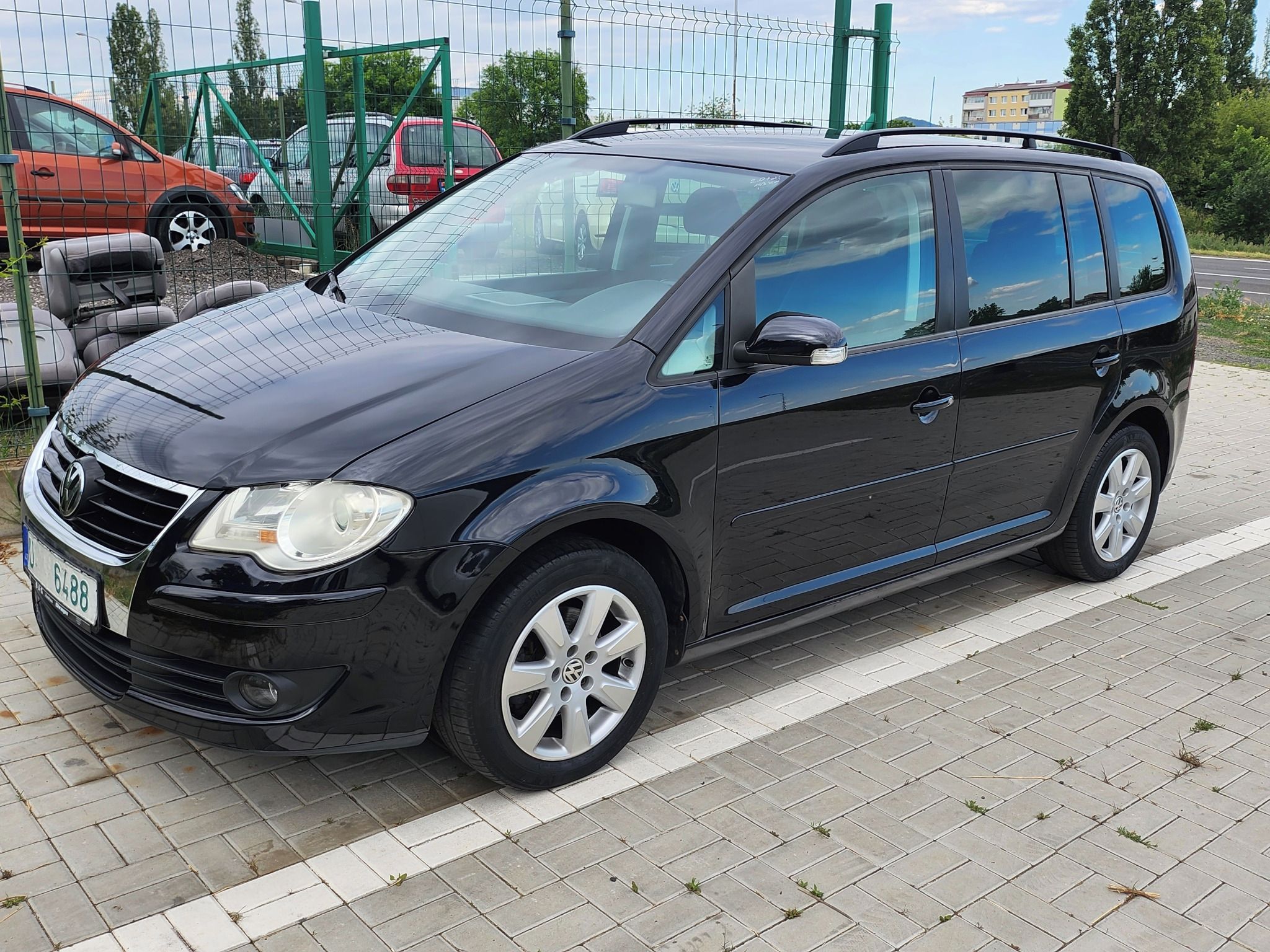 Volkswagen Touran, 7 MÍST - fotka 4
