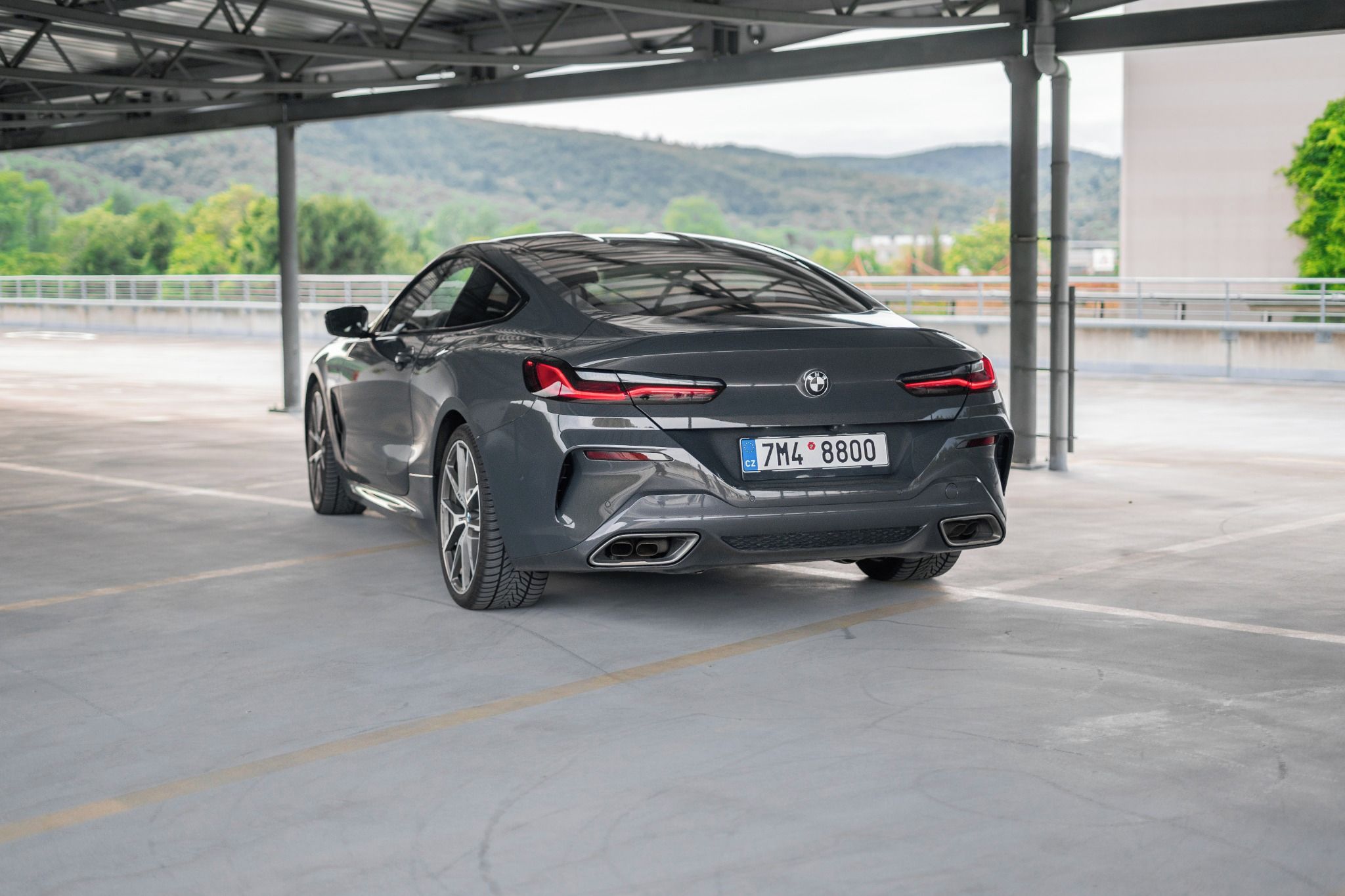 BMW Řada 8, M850i xDrive, Carbon, servis - fotka 3