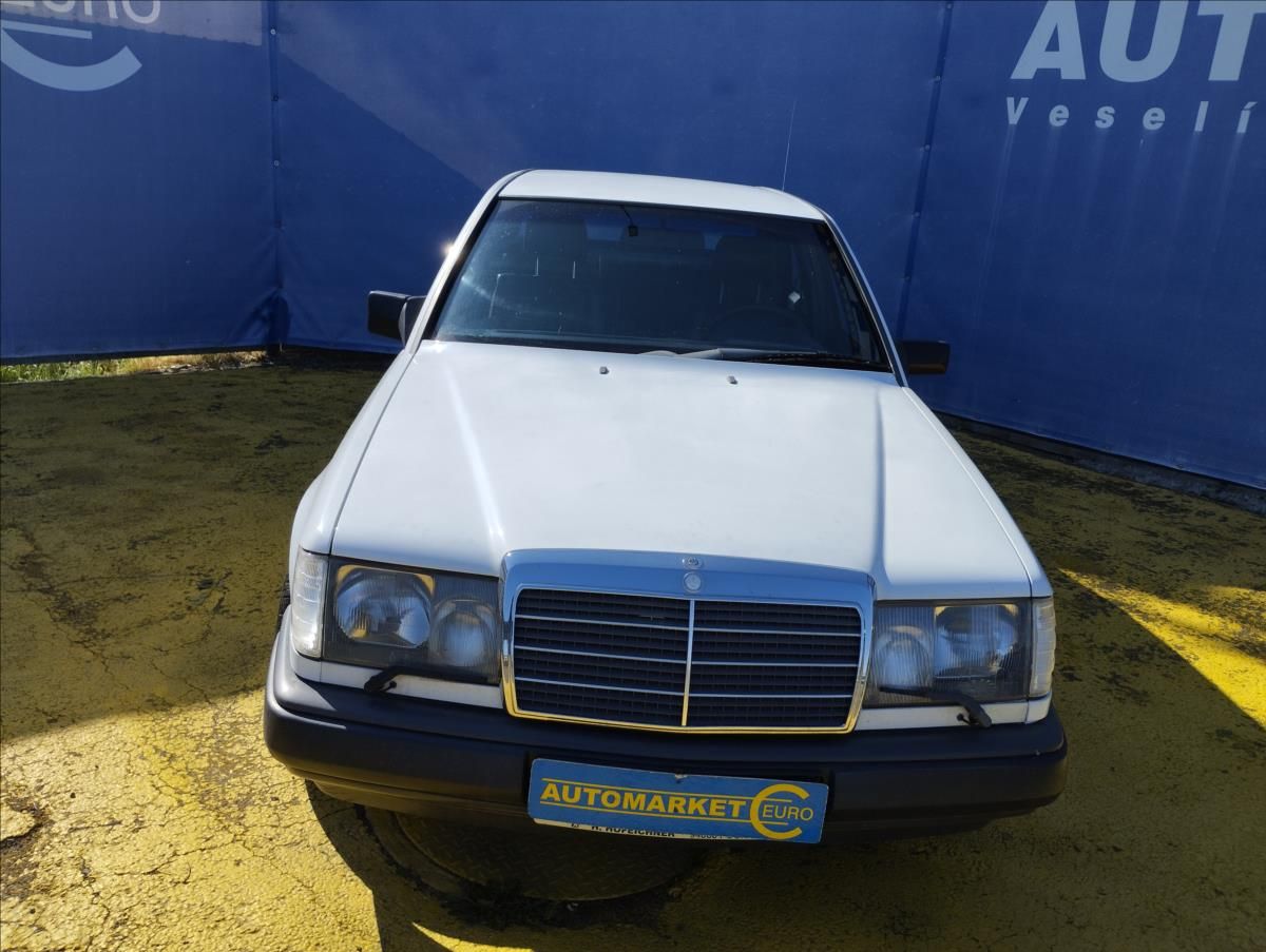 Mercedes-Benz 124, 2,6 i 118 KW - fotka 2
