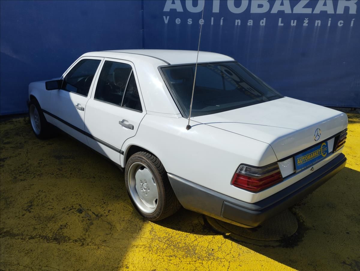 Mercedes-Benz 124, 2,6 i 118 KW - fotka 6