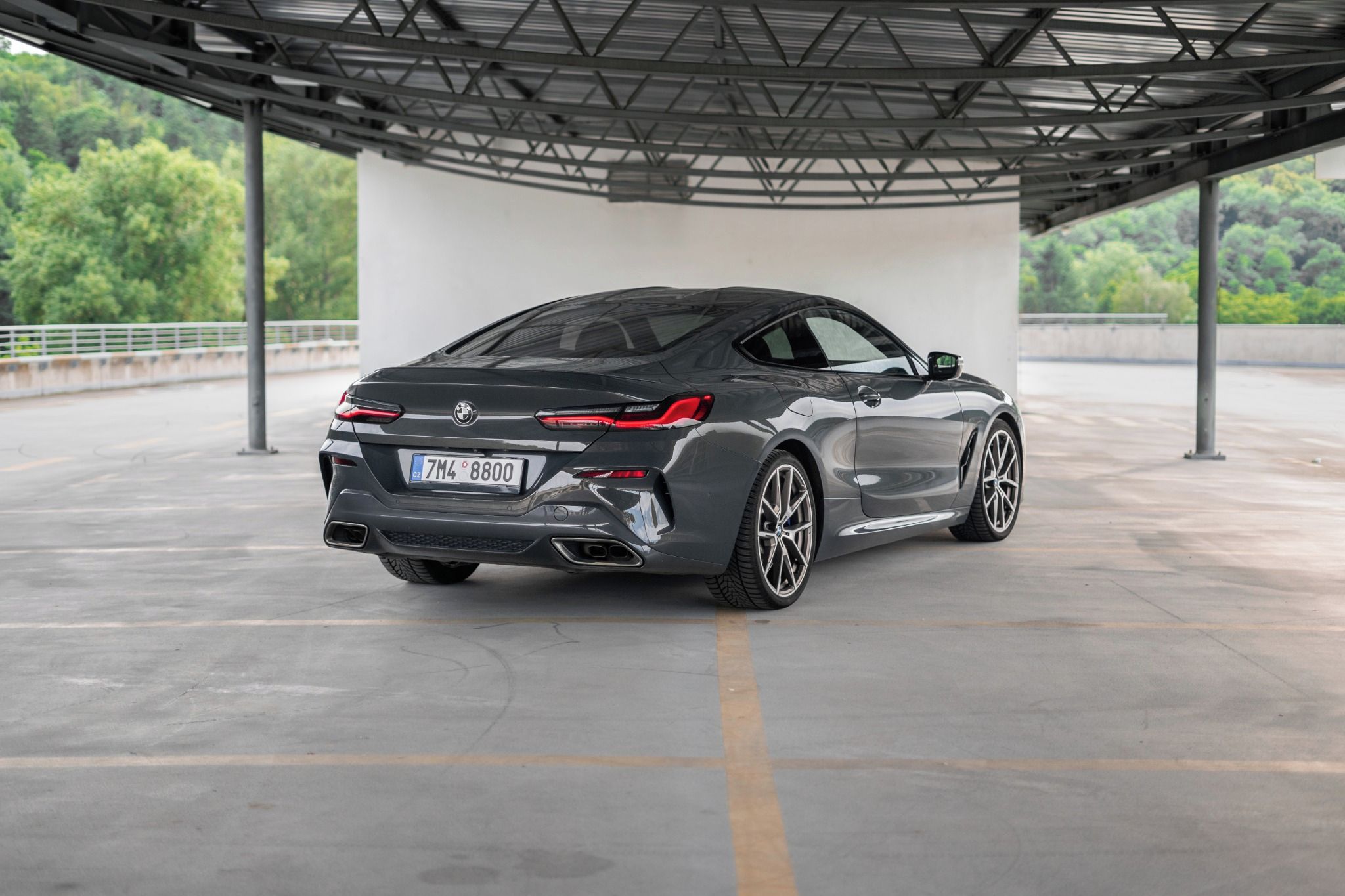 BMW Řada 8, M850i xDrive, Carbon, servis - fotka 2