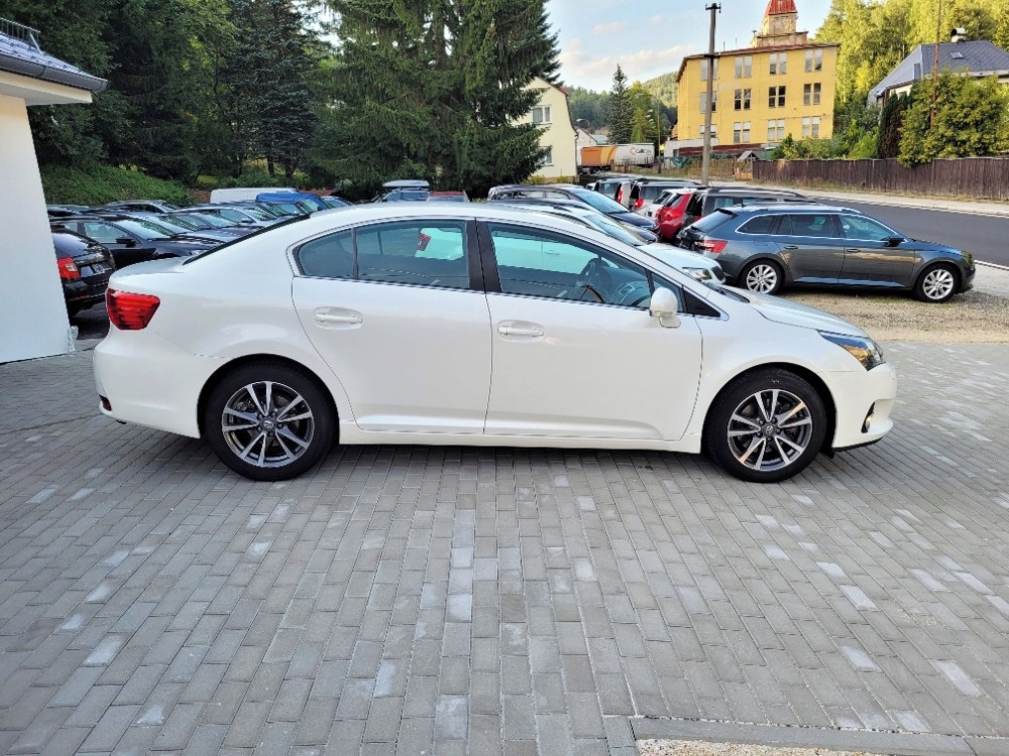 Toyota Avensis, 2.2 D-4D (110 kW), plný servis - fotka 6