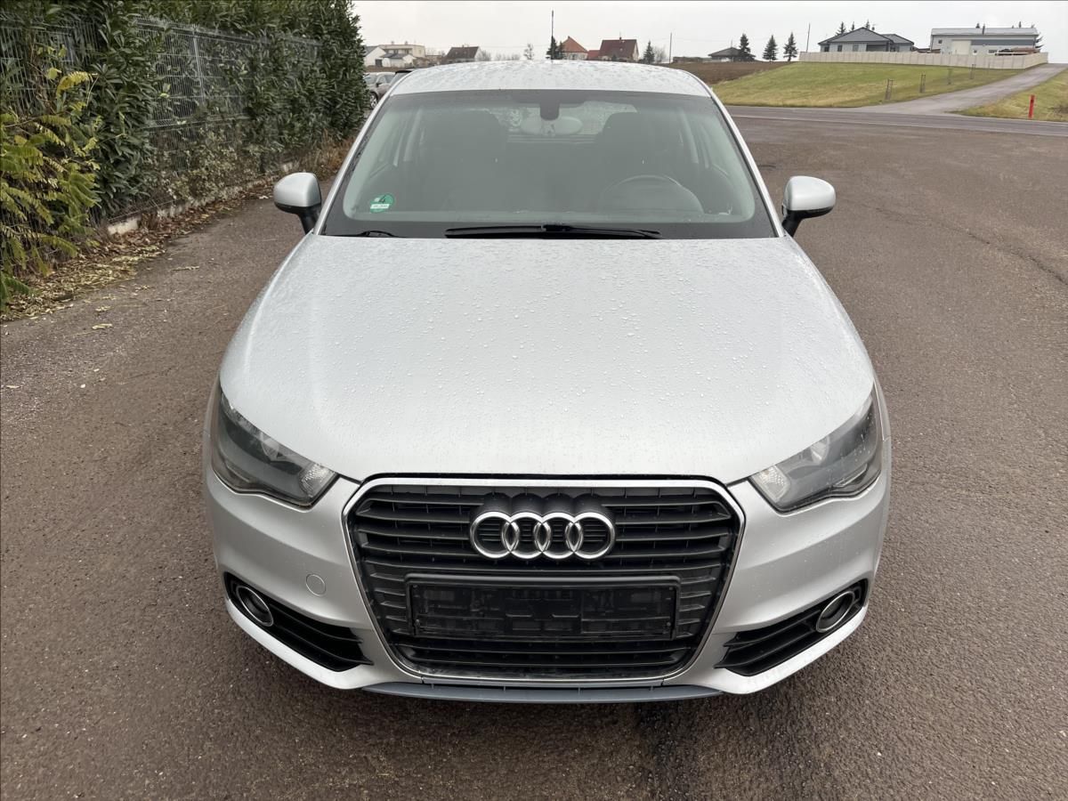 Audi A1, 1,6 TDi KLIMA ROZVODY STK - fotka 2