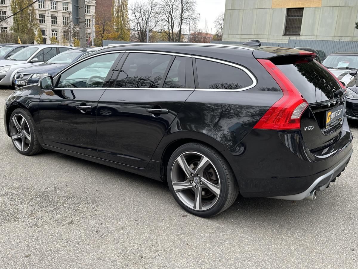 Volvo V60, 2,4 158kw+R.design+manual ! - fotka 5