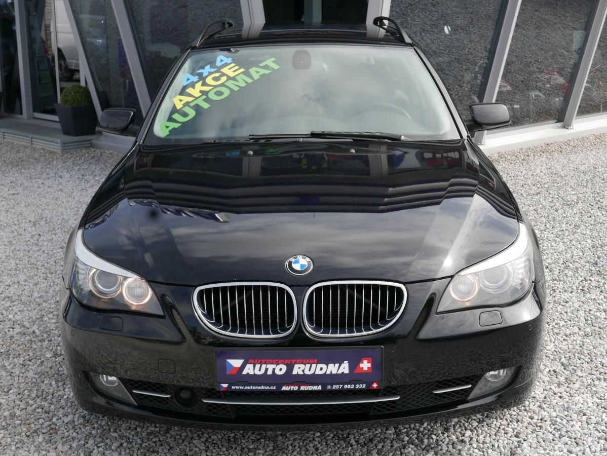 BMW Řada 5, 530Xi 200kW Kombi Automat - fotka 3
