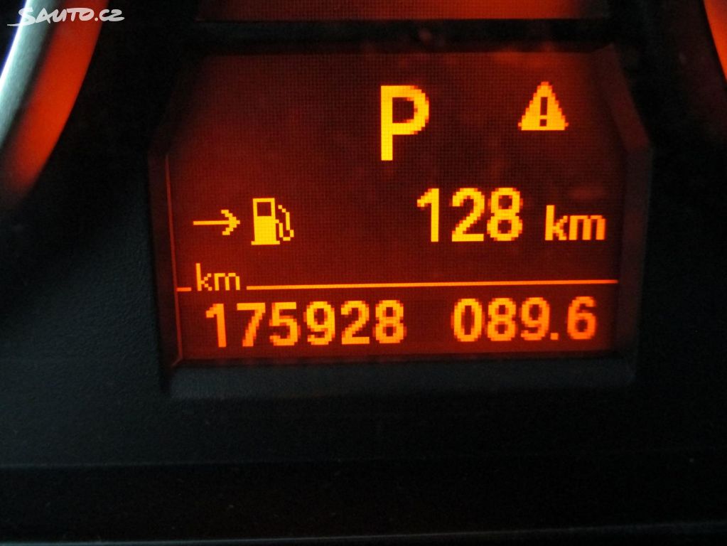 BMW Řada 3, 320i, webasto, xenon, automat
