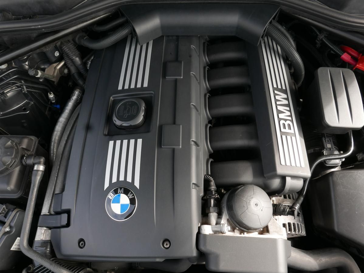 BMW Řada 5, 530Xi 200kW Kombi Automat - fotka 5
