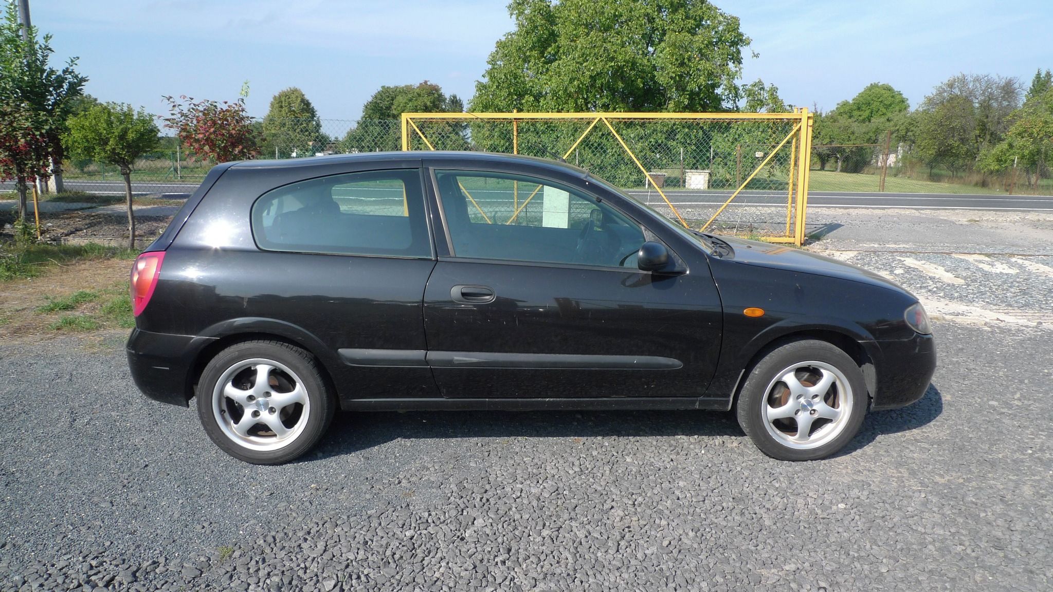 Nissan Almera, 1..5i 16V II 3 DVER ZACHOVALY - fotka 2