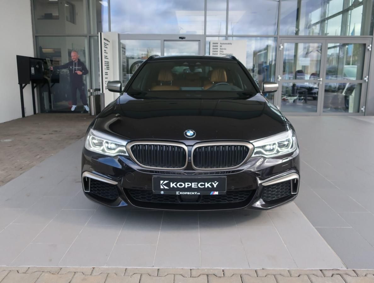 BMW Řada 5, M550d Touring Individual - fotka 2