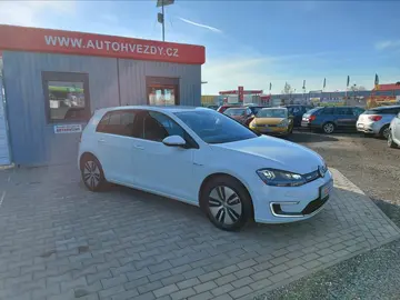 Volkswagen Golf, 0,0 E VII 1.MAJITEL S.KNIHA