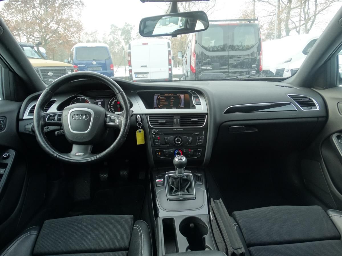 Audi A4, 2,0TDI 125KW S-Line PANO XENON - fotka 5