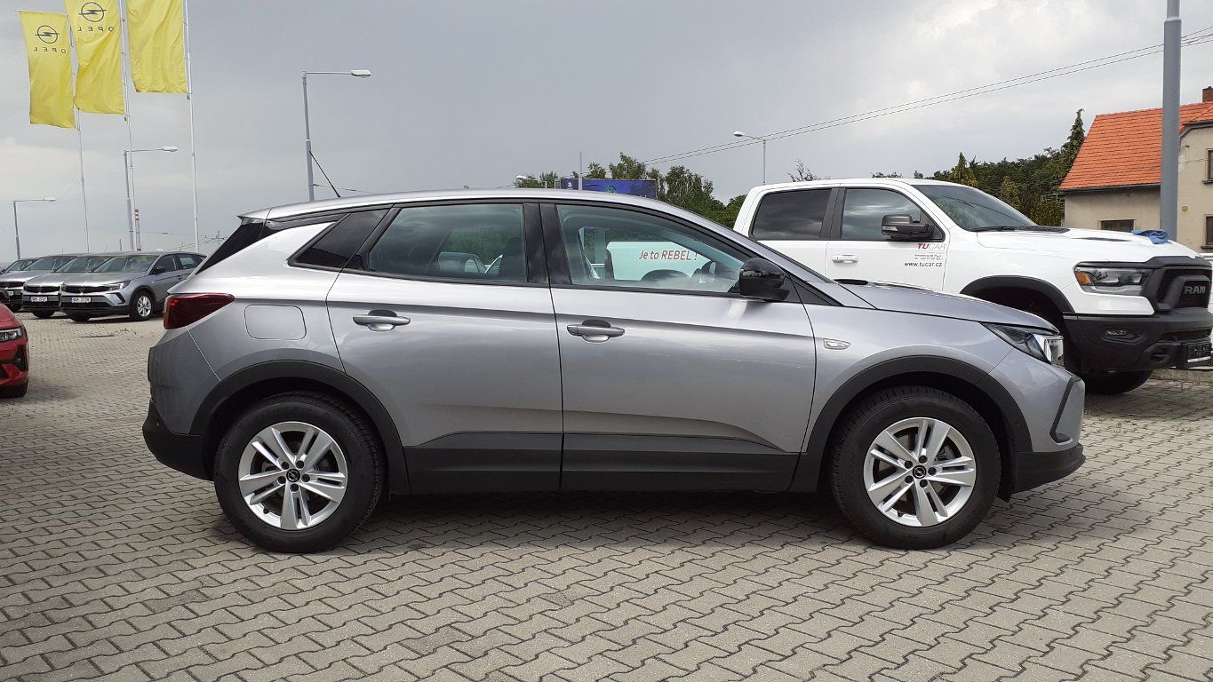 Opel Grandland, 1,2 Turbo 96 kW MT6 - fotka 6