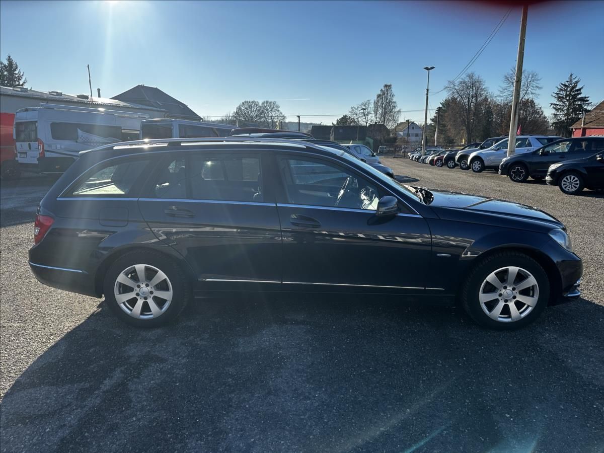Mercedes-Benz Třídy C, 2,1 200CDI Avantgarde MANUAL - fotka 6