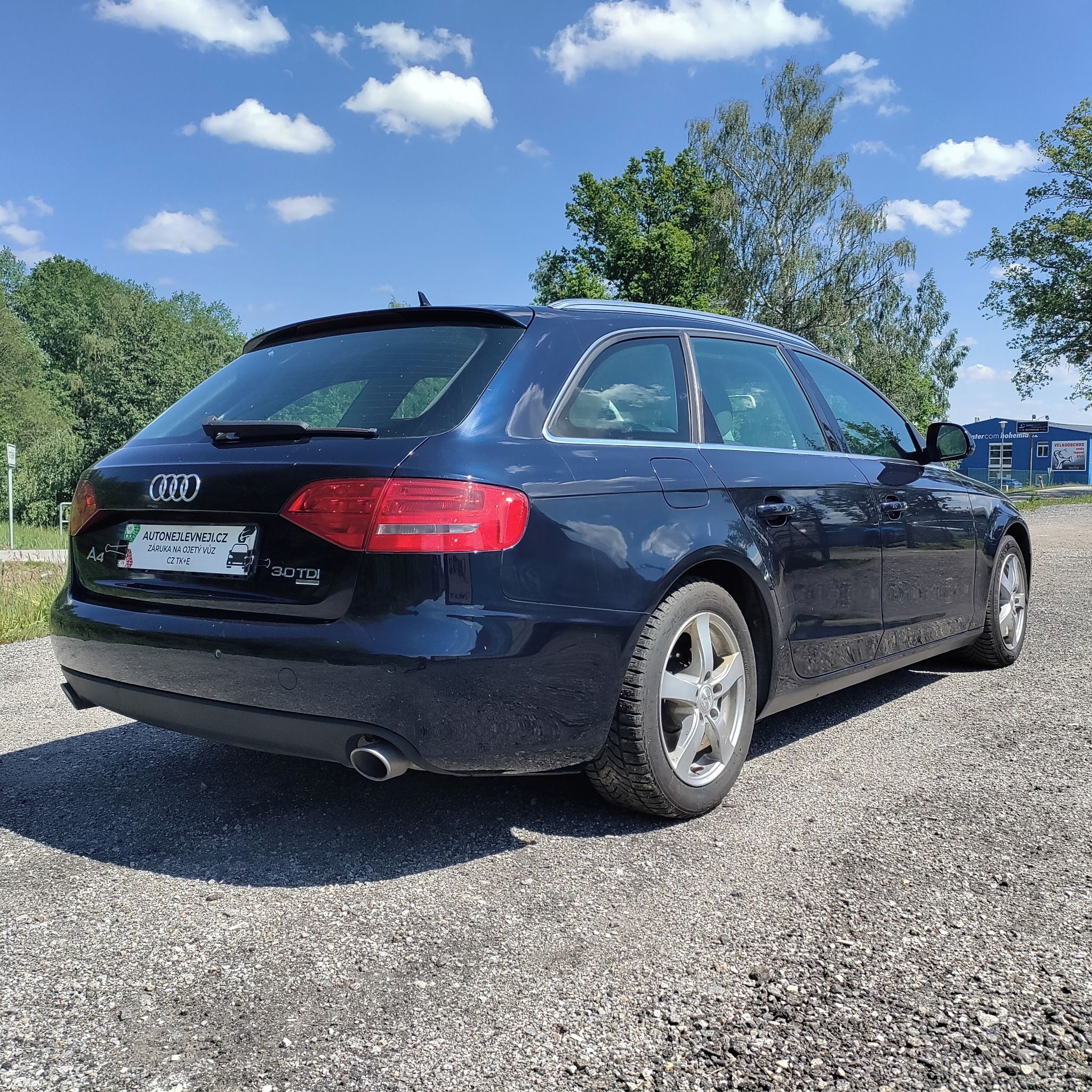 Audi A4, 3.0TDI,MANUÁL,4X4,KRÁSNÁ,1MAJ - fotka 4