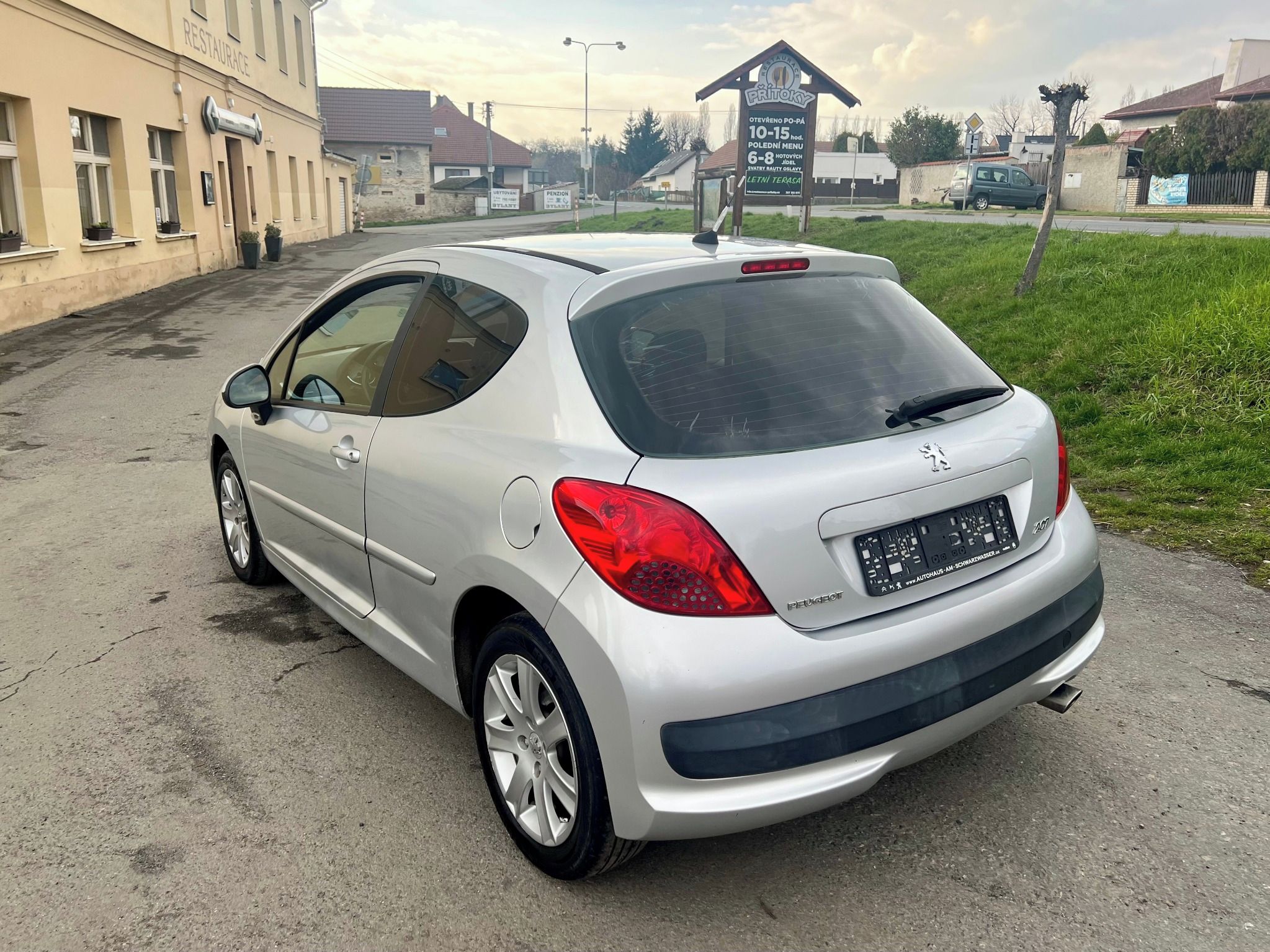 Peugeot 207, 1.6i 16V 80kW.Klima. - fotka 5