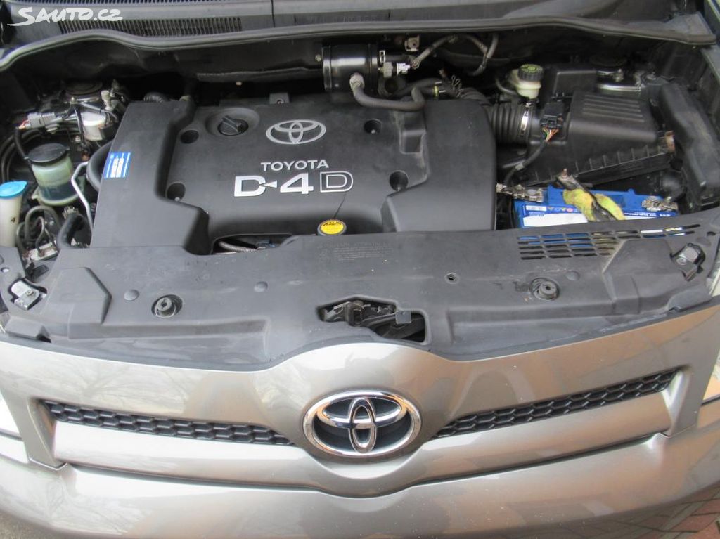 Toyota Corolla Verso 2.0D-4D AUT.KLIMA NOVÉ ROZVODY | Sauto.cz