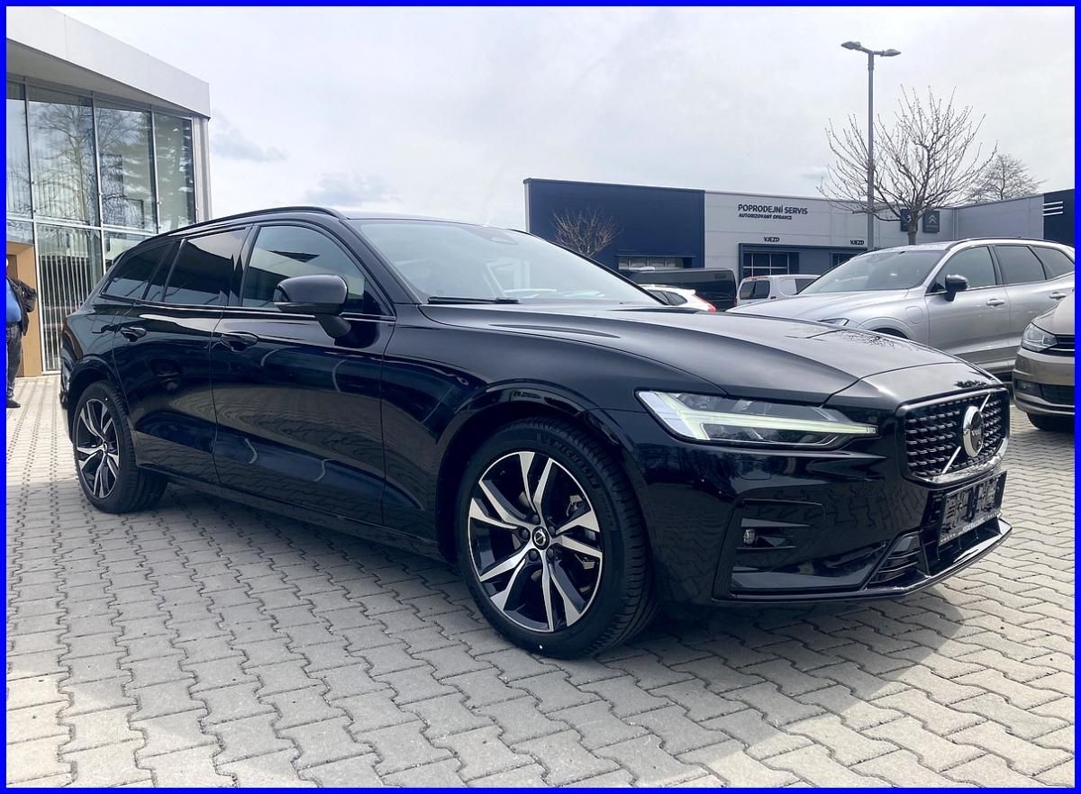Volvo V60, B4 FWD edice DARK 210Ps - fotka 6