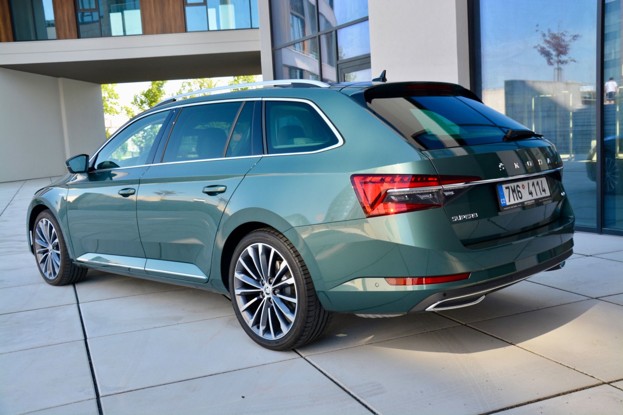 Škoda Superb, L&K 2,0TDI 147 kW 7AUT 4x4PANO - fotka 6