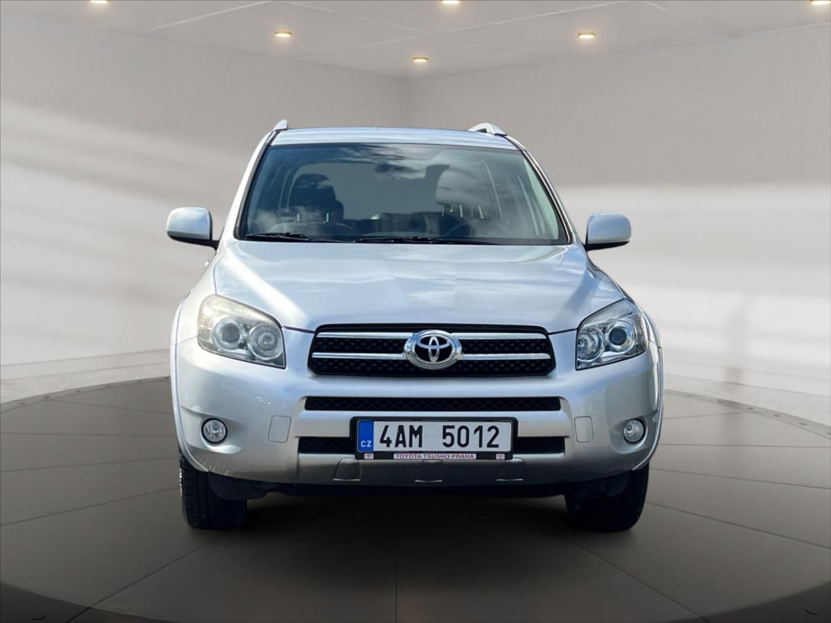 Toyota Rav4, 2,2 D-CAT 180 Sol 4x4 - fotka 2