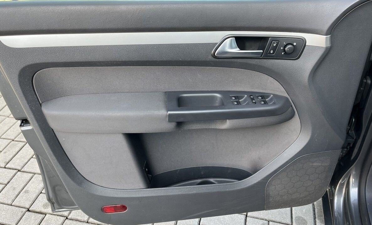Volkswagen Touran, Trendline 1.6 TDI 77 kW - fotka 4