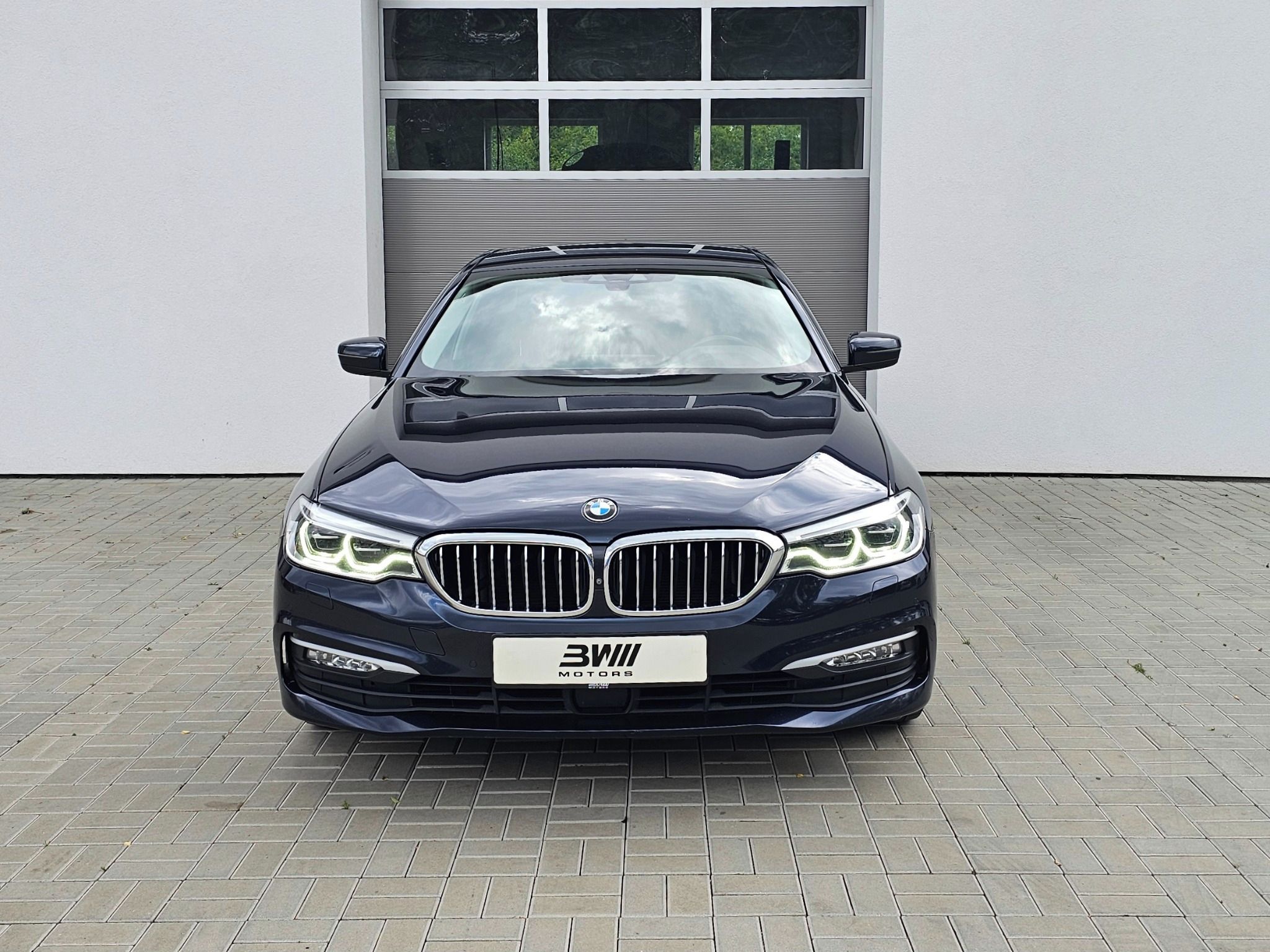 BMW Řada 5, 520d - fotka 2