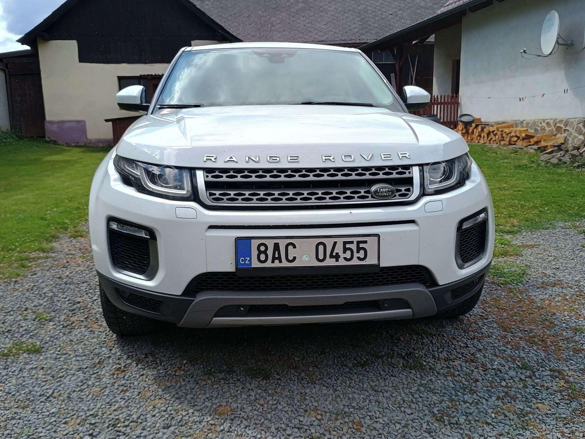 Land Rover Range Rover Evoque, TD4, ČR, 4×4, 132KW, kůže. - fotka 3