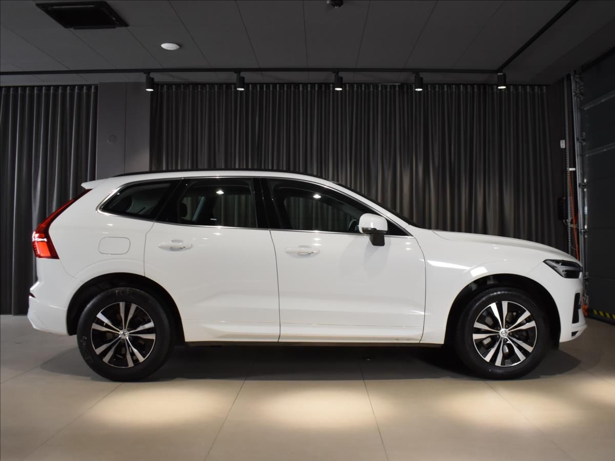 Volvo XC60, 2,0 B4 AWD CORE  Bezklíč - fotka 3