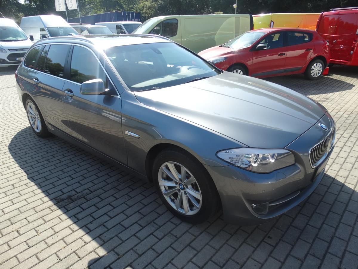 BMW Řada 5, 525d 6V 150KW AUT KŮŽE PANO XE - fotka 6