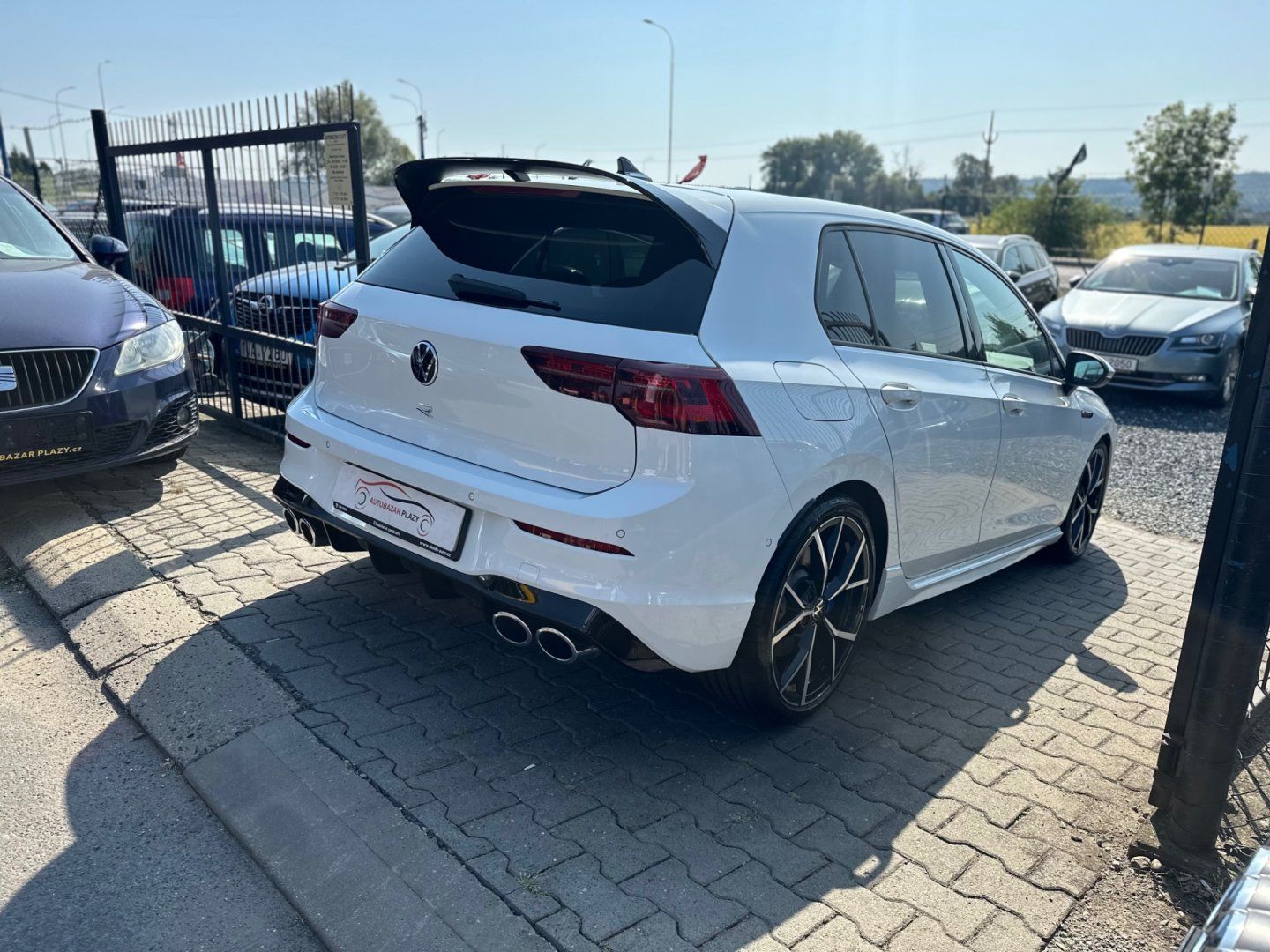 Volkswagen Golf, R 235kW PANOR.NAVI,100%KM - fotka 6