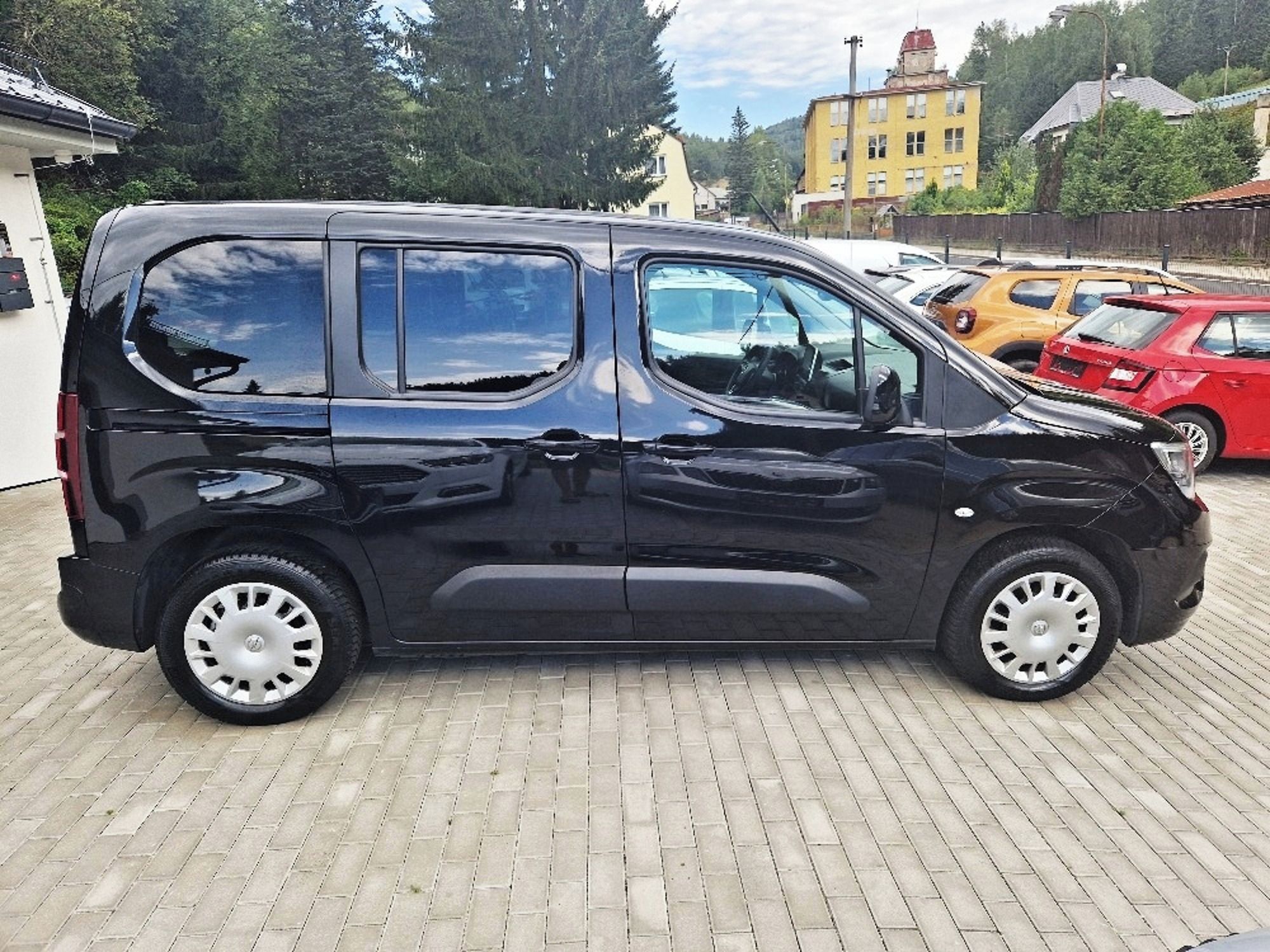 Opel Combo, 1.5 TDCi (96 kW), 5 míst, NAVI - fotka 6