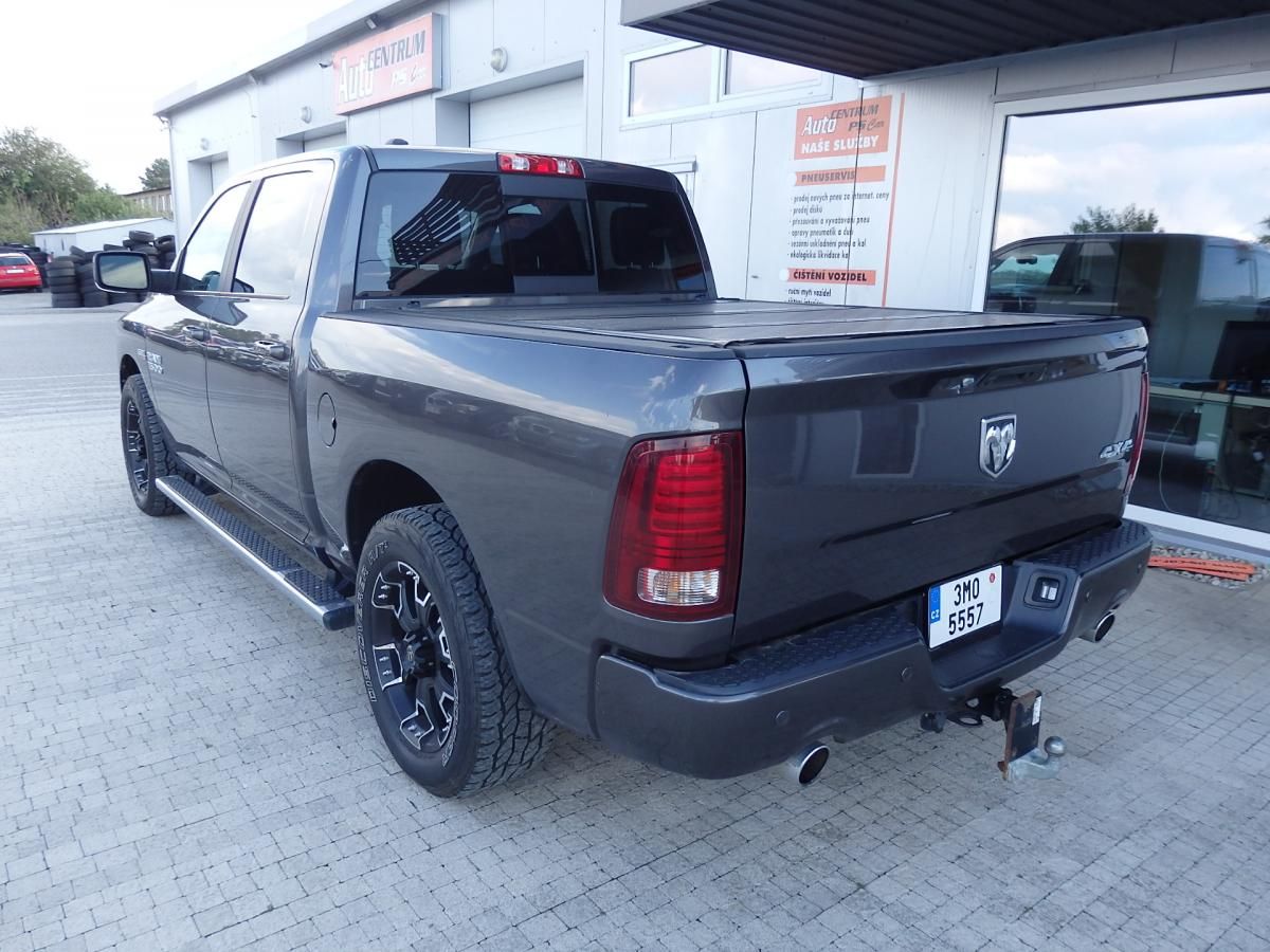 Dodge Ram 1500, 5.7 HEMI 295 kW ZÁVĚS - fotka 5