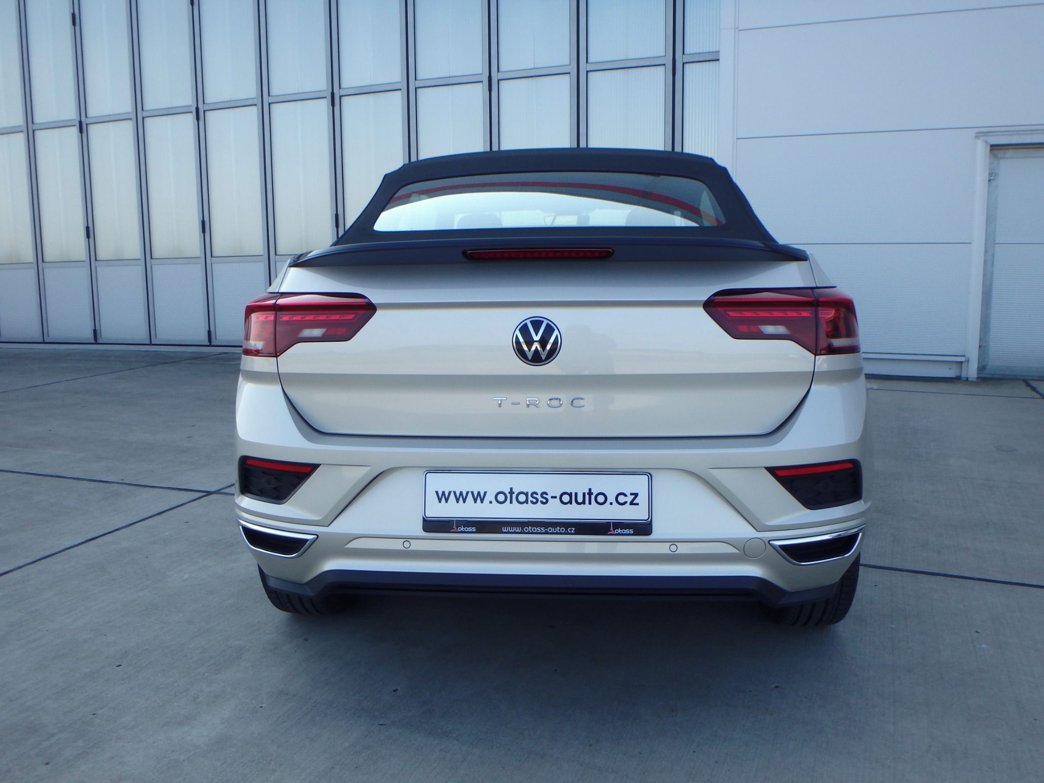Volkswagen T-Roc, Cabriolet R-Line 1,5 TSI A7 - fotka 6