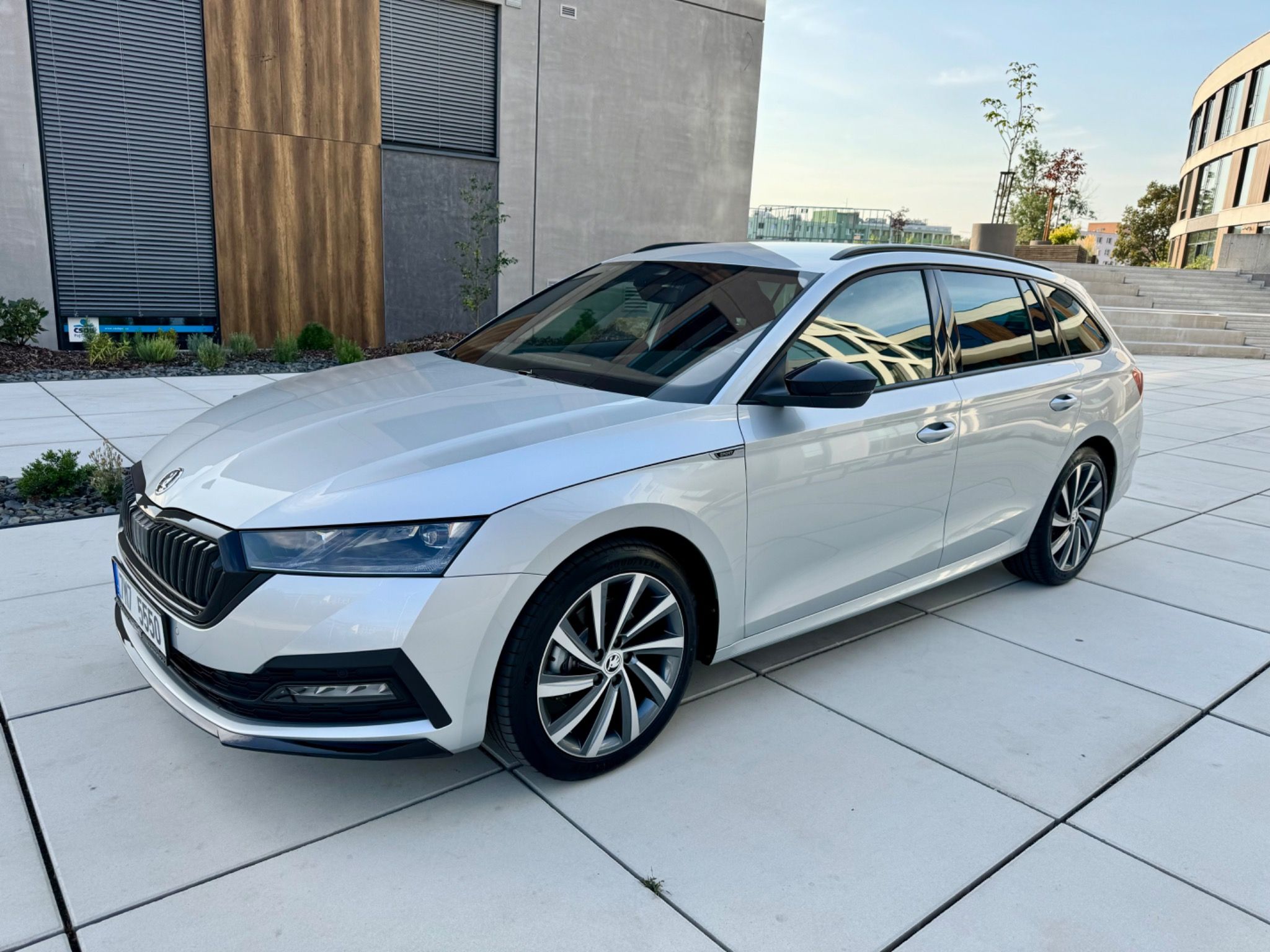 Škoda Octavia, Sportline 2,0TSI 140kW DSG 4x4 - fotka 4