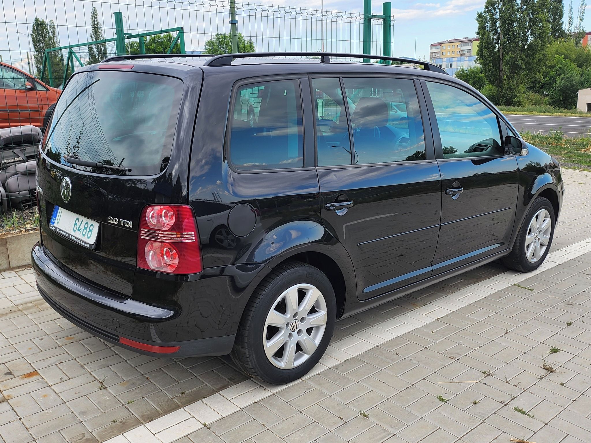 Volkswagen Touran, 7 MÍST - fotka 2