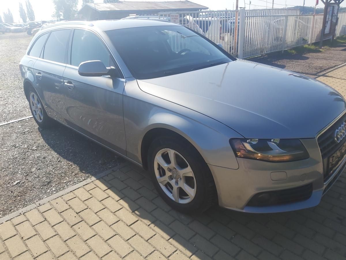 Audi A4, 2,0 132 KW - fotka 6
