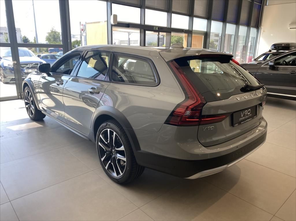 Volvo V90, 2,0   B4 AWD CC ULTIMATE - fotka 2