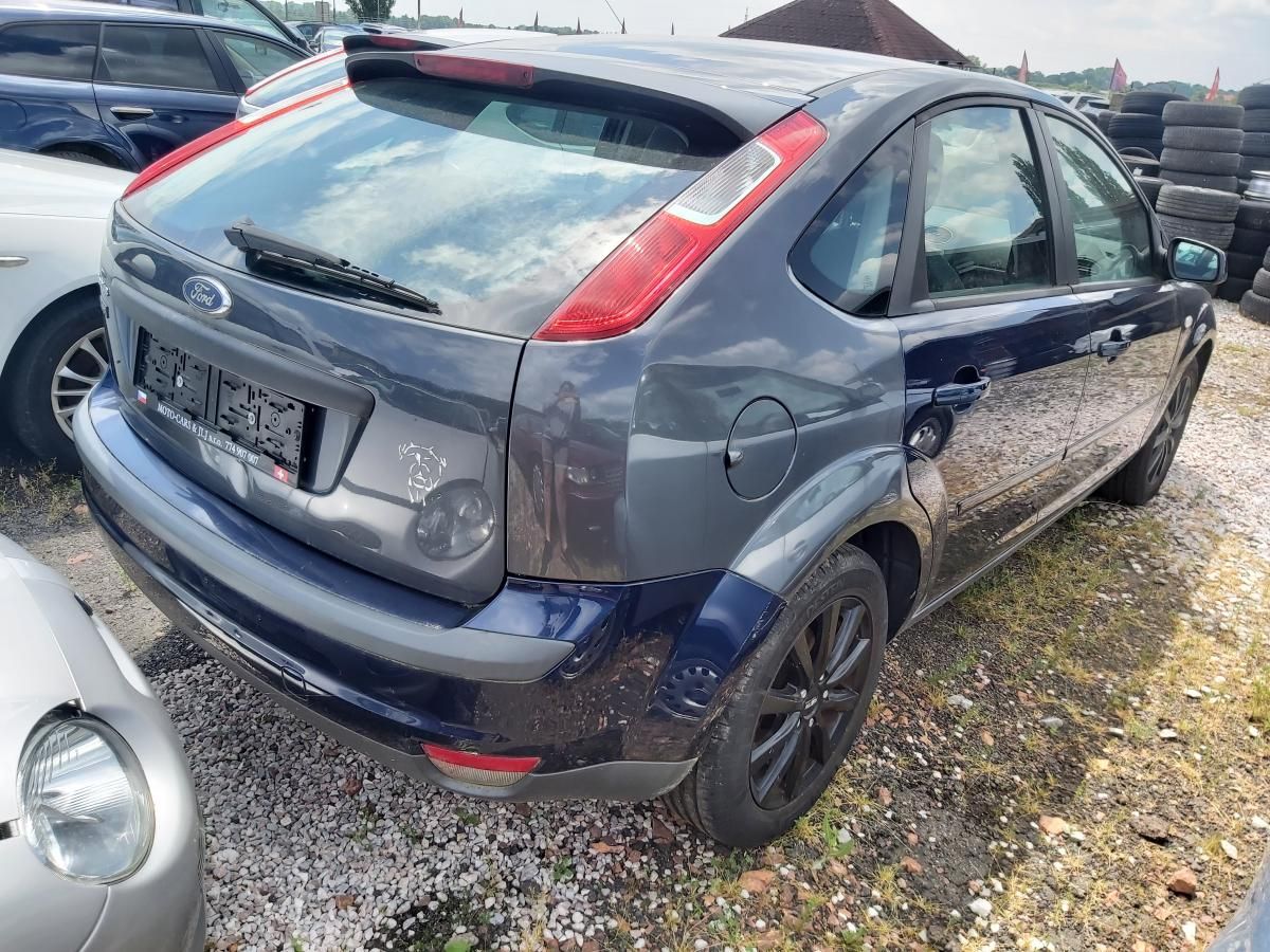 Ford Focus, 1,6i 16V - fotka 5