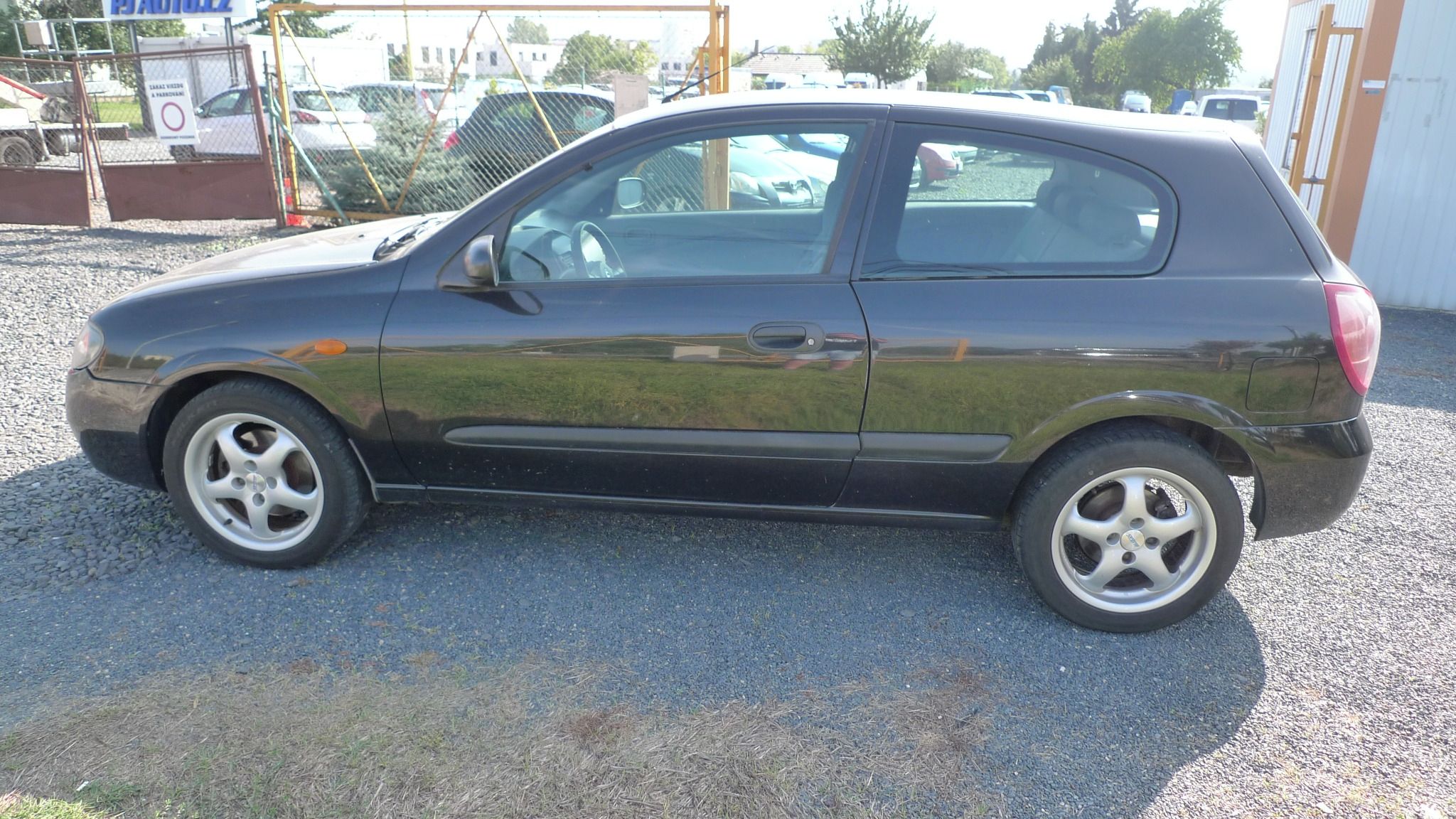 Nissan Almera, 1..5i 16V II 3 DVER ZACHOVALY - fotka 6