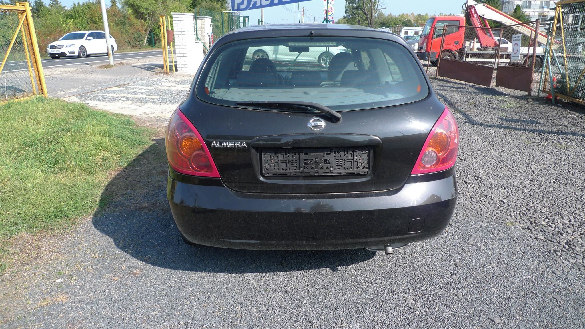 Nissan Almera, 1..5i 16V II 3 DVER ZACHOVALY - fotka 4