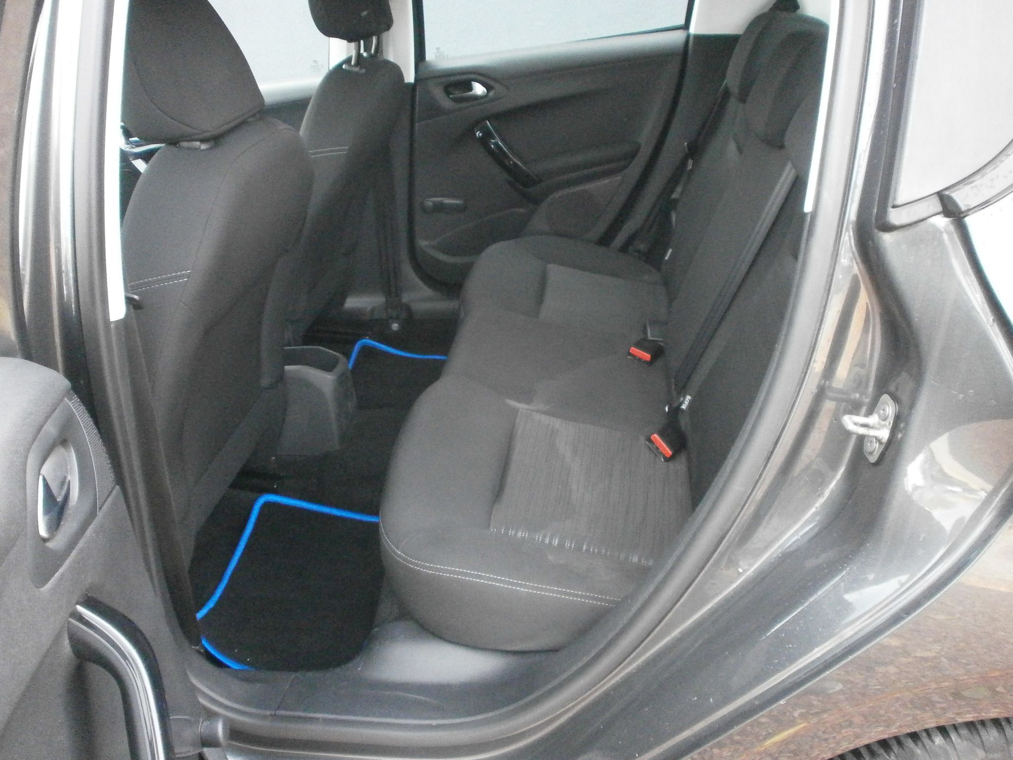 Peugeot 208, 1.0i-klima,servisní kniha! - fotka 6