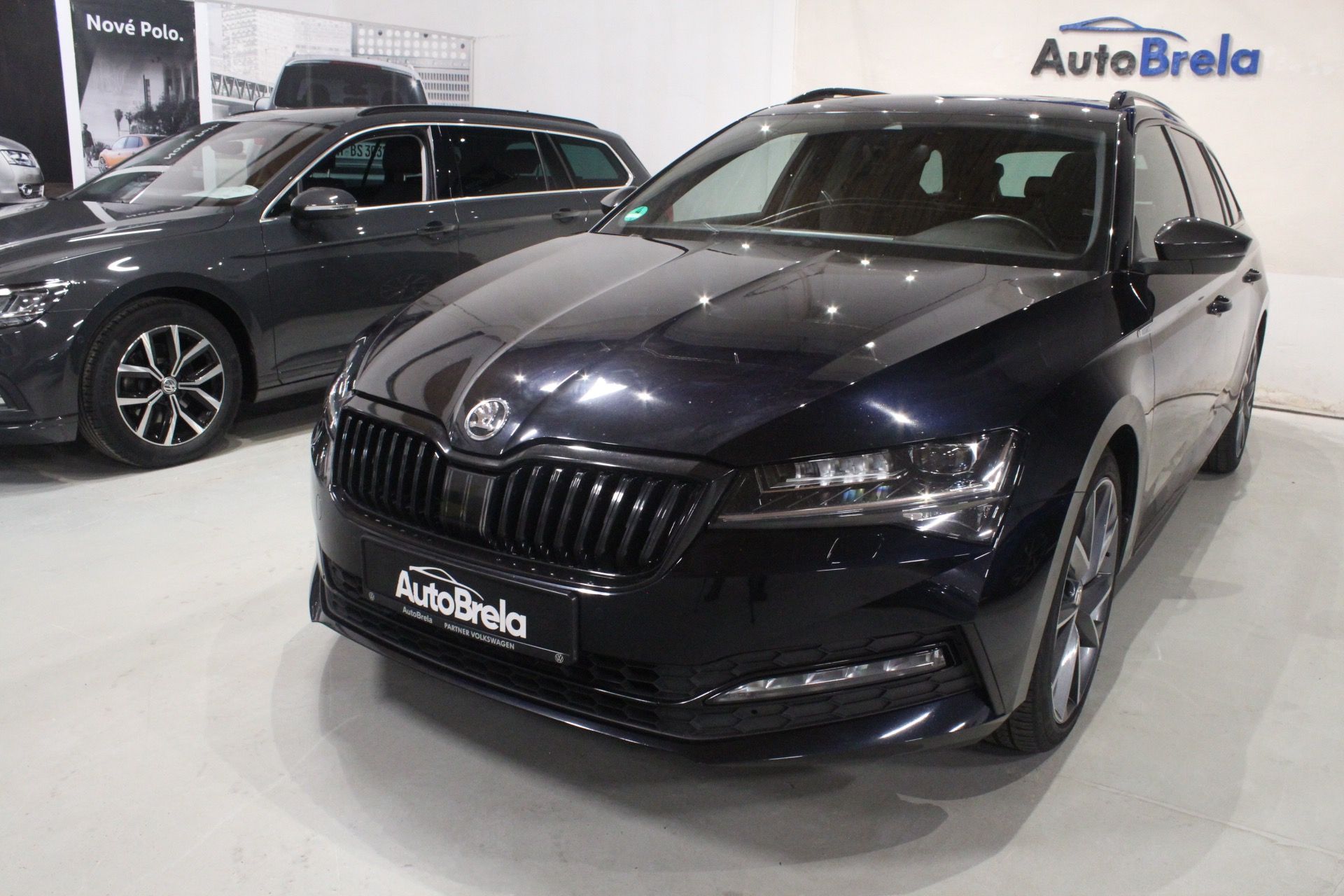 Škoda Superb, 2.0TDI DSG SportLine Display - fotka 5