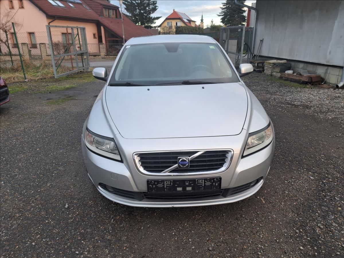 Volvo S40, 1,6 D Momentum - fotka 2